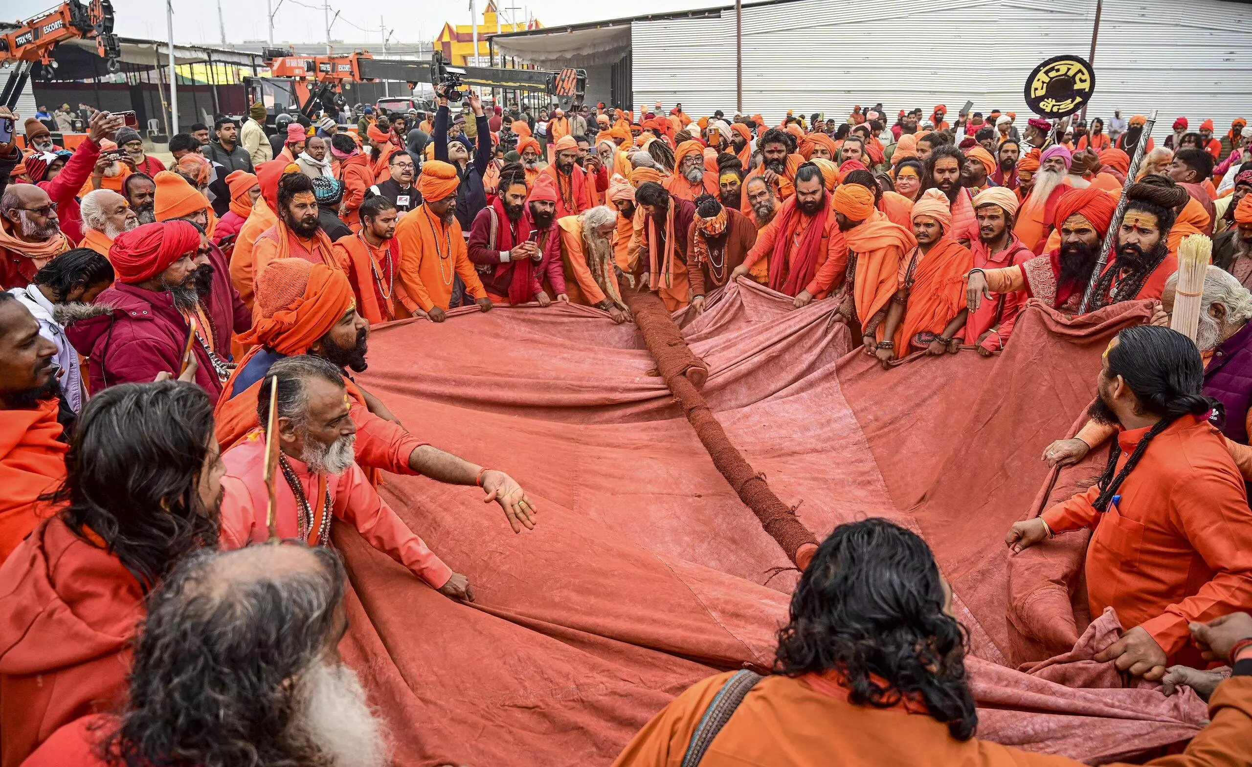 Prayagraj: सनातन धर्म से अलग हुए सैंकड़ों लोग अब महाकुम्भ क्षेत्र में घर वापसी करेंगे