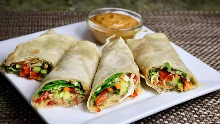 Rajma Kathi Roll: बच्चों के लिए घर पर बनाएं राजमा काठी रोल