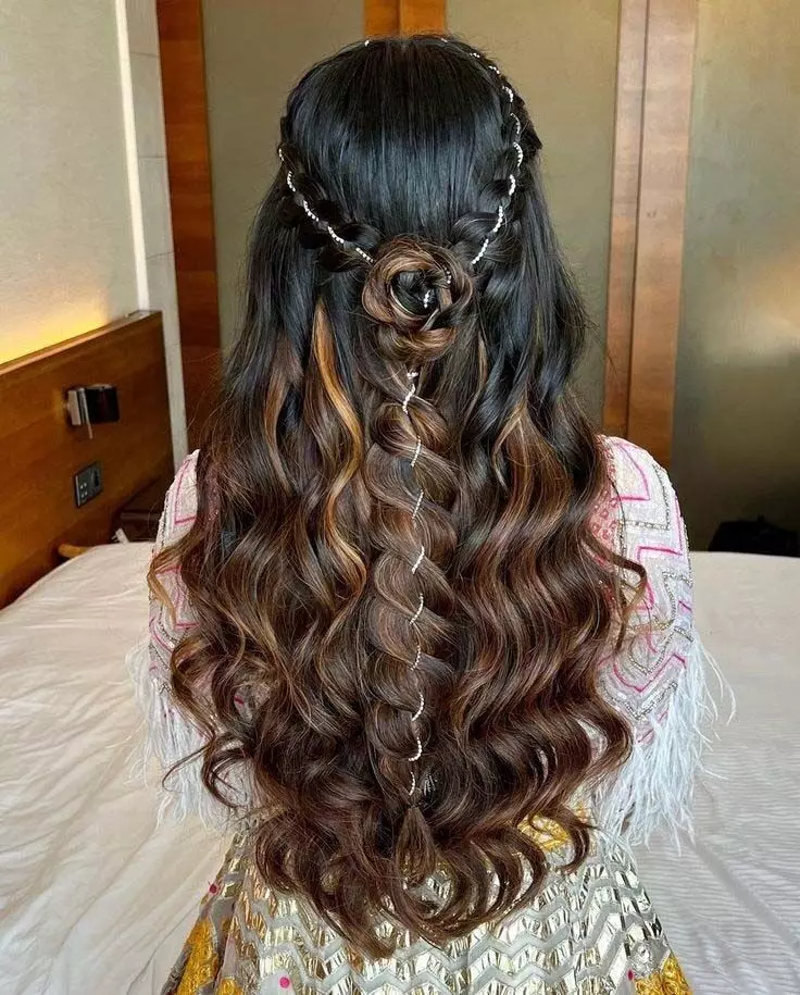 hairstyles : पार्टी में ग्लैमरस लुक पाने के लिए सिर्फ 5 मिनट में करें ये हेयर स्टाइल्स