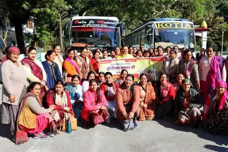 Himachal: 61 महिलाएं अयोध्या तीर्थ यात्रा के लिए रवाना