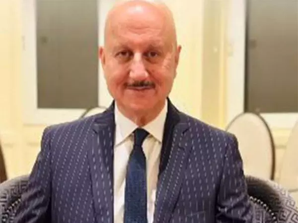 Anupam Kher ने दिवंगत दोस्त के ऑटिस्टिक बच्चे के साथ प्यार भरा वीडियो शेयर किया