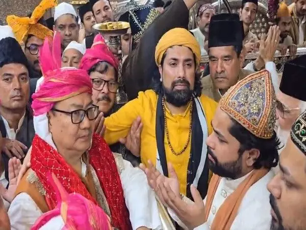 केंद्रीय मंत्री Kiren Rijiju ने ख्वाजा मोइनुद्दीन चिश्ती की दरगाह का दौरा किया