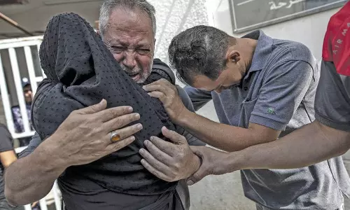 Gaza में इजरायली हवाई हमलों में 54 लोग मारे गए