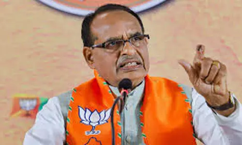 कृषि मंत्री ने प्लास्टिक मार्केटों, बैंकों की आपूर्ति पर रोक लगाने की मांग की