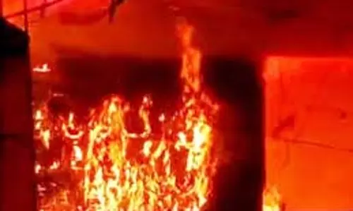 Kanpur:  कबाड़  गोदाम में  भीषण आग
