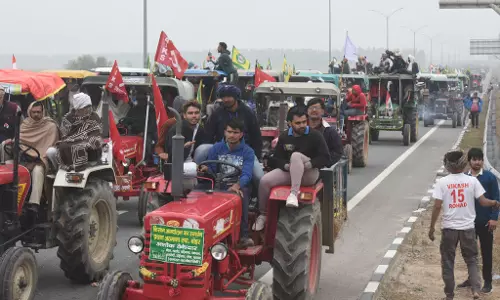 Punjab: 100 ट्रैक्टर-ट्रेलर खड़े, किसानों ने विरोध स्थल को मजबूत किया