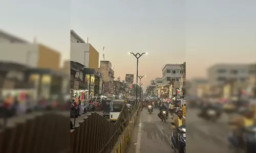 रायपुर: अंडर ग्राउंड कैबलिंग का कार्य तेज गति से, आकर्षक लाइटिंग से मुख्य मार्गो में बिखरी खूबसूरत छटा