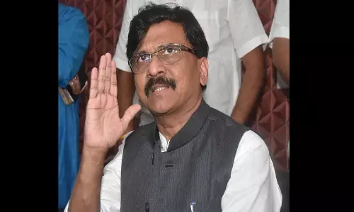 नक्सलियों के आत्मसमर्पण के बाद राउत ने की फडणवीस की प्रशंसा नक्सलियों के आत्मसमर्पण के बाद राउत ने की फडणवीस की प्रशंसा