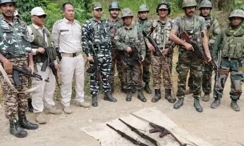 Manipur: सुरक्षा बलों ने कांगपोकपी जिले में हथियार और गोला-बारूद जब्त किया Manipur: सुरक्षा बलों ने कांगपोकपी जिले में हथियार और गोला-बारूद जब्त किया