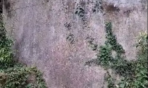 Himachal: मैक्लोडगंज क्षेत्र में पानी की भारी किल्लत, स्टोरेज टैंक लीक होने लगा Himachal: मैक्लोडगंज क्षेत्र में पानी की भारी किल्लत, स्टोरेज टैंक लीक होने लगा