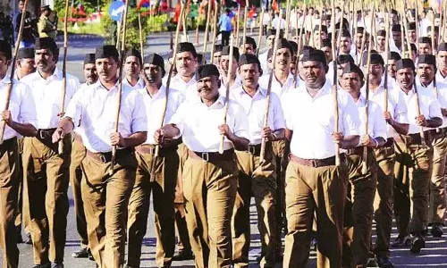 Maharashtra: स्वयंसेवक संघ अब कुटुंब प्रबोधन पर ध्यान केंद्रित कर रहा Maharashtra: स्वयंसेवक संघ अब कुटुंब प्रबोधन पर ध्यान केंद्रित कर रहा