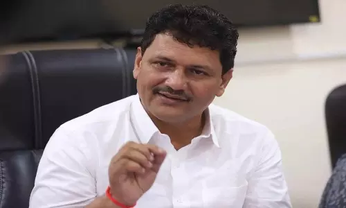 काम न करने वालों के लिए कोई रास्ता नहीं: स्वास्थ्य मंत्री ने अधिकारियों को फटकार लगाई