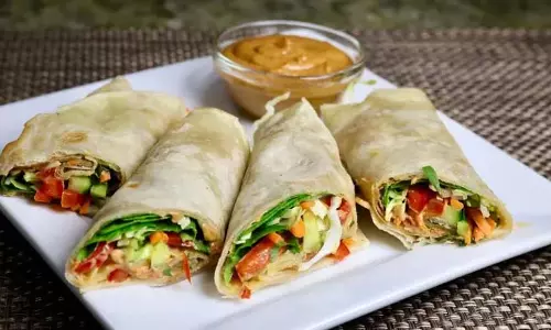 Rajma Kathi Roll: बच्चों के लिए घर पर बनाएं राजमा काठी रोल Rajma Kathi Roll: बच्चों के लिए घर पर बनाएं राजमा काठी रोल