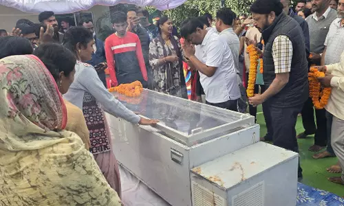 पत्रकार मुकेश चंद्राकर हत्या, वन मंत्री केदार कश्यप परिजनों से मिले