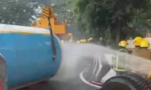 कोवई फ्लाईओवर पर टैंकर पलटा; गैस रिसाव से अफरातफरी