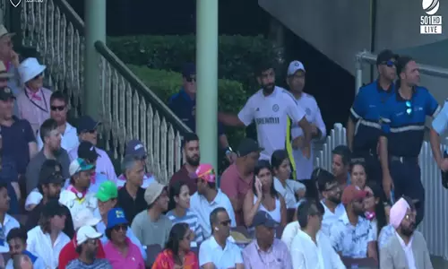 जसप्रीत बुमराह को पीठ में ऐंठन की शिकायत, Sydney Test के दूसरे दिन स्कैन के बाद SCG में लौटे जसप्रीत बुमराह को पीठ में ऐंठन की शिकायत, Sydney Test के दूसरे दिन स्कैन के बाद SCG में लौटे