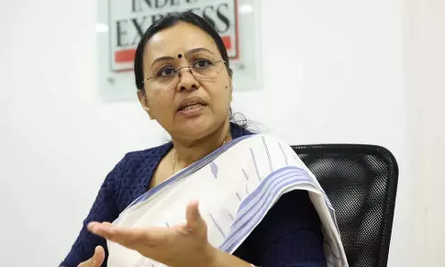 Kerala के स्वास्थ्य मंत्री ने बुजुर्गों, गर्भवती महिलाओं को मास्क पहनने की सलाह दी Kerala के स्वास्थ्य मंत्री ने बुजुर्गों, गर्भवती महिलाओं को मास्क पहनने की सलाह दी