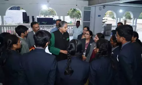 डॉ. शशि थरूर ने IIMUN हैदराबाद 2025 के उद्घाटन समारोह में युवा मन को प्रेरित किया डॉ. शशि थरूर ने IIMUN हैदराबाद 2025 के उद्घाटन समारोह में युवा मन को प्रेरित किया