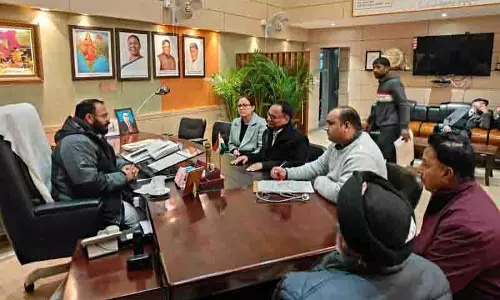 अधिकारी, मेयर ने TB अभियान की स्थिति पर चर्चा की अधिकारी, मेयर ने TB अभियान की स्थिति पर चर्चा की