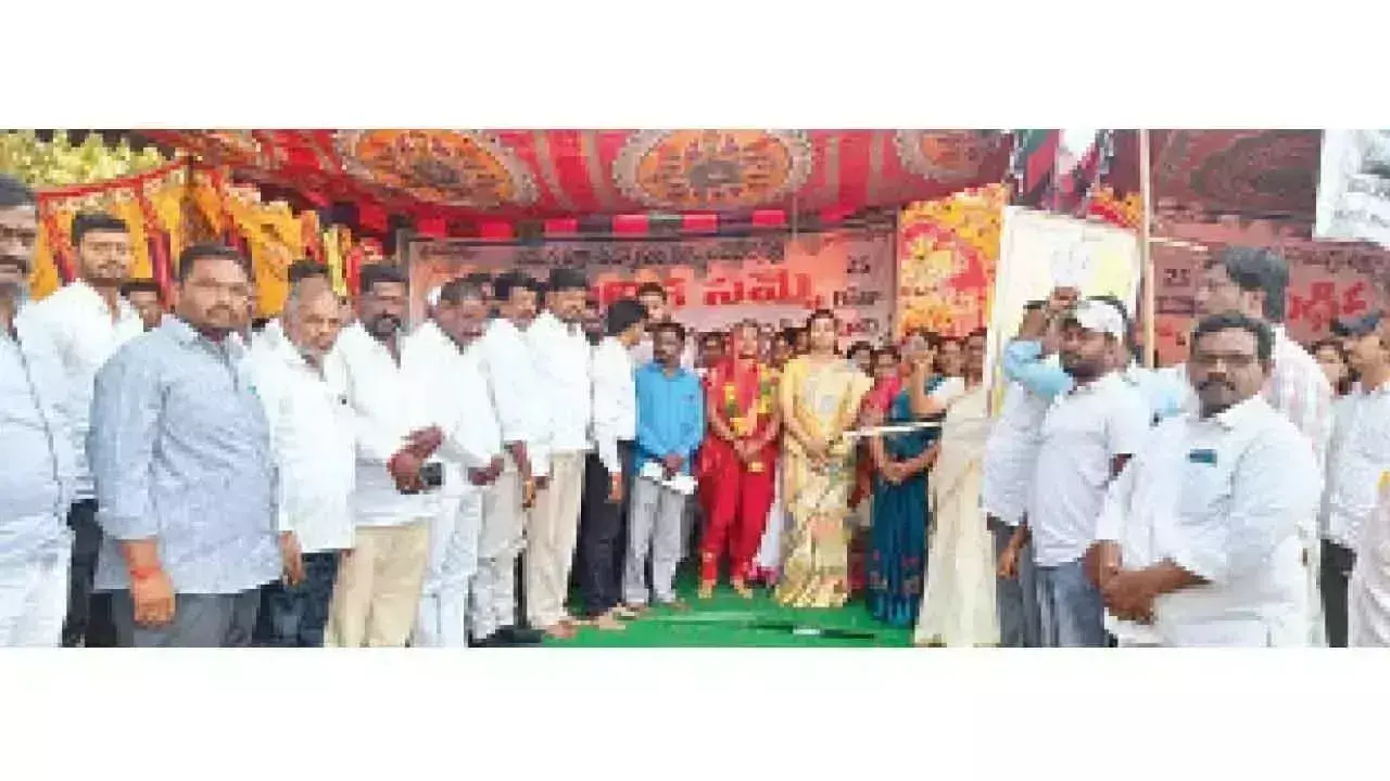 Telangana: समग्र शिक्षा कर्मचारियों का आंदोलन तेज हो गया है Telangana: समग्र शिक्षा कर्मचारियों का आंदोलन तेज हो गया है