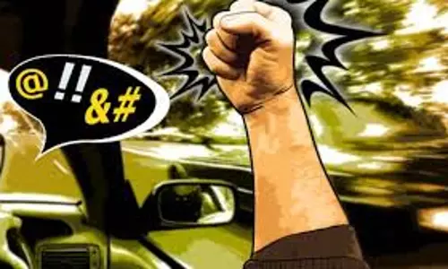 Patna: एसके पुरी इलाके में रोड रेज का एक मामला सामने आया Patna: एसके पुरी इलाके में रोड रेज का एक मामला सामने आया