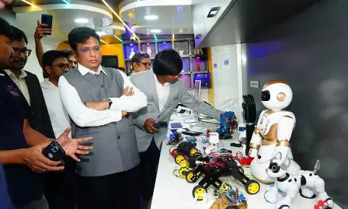 Telangana: श्रीधर बाबू ने मोबाइल विज्ञान प्रयोगशाला का शुभारंभ किया