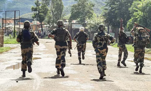 Manipur: कांगपोकपी जिले में पूर्ण बंद; सुरक्षा बलों की तैनाती को लेकर विरोध प्रदर्शन Manipur: कांगपोकपी जिले में पूर्ण बंद; सुरक्षा बलों की तैनाती को लेकर विरोध प्रदर्शन