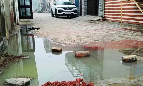 Haryana : सीवर लाइन जाम होने से प्रशासन से लोग परेशान