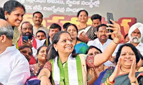 Kavitha: बीआरएस शासन में बीसी विकास पर खुली बहस के लिए तैयार Kavitha: बीआरएस शासन में बीसी विकास पर खुली बहस के लिए तैयार