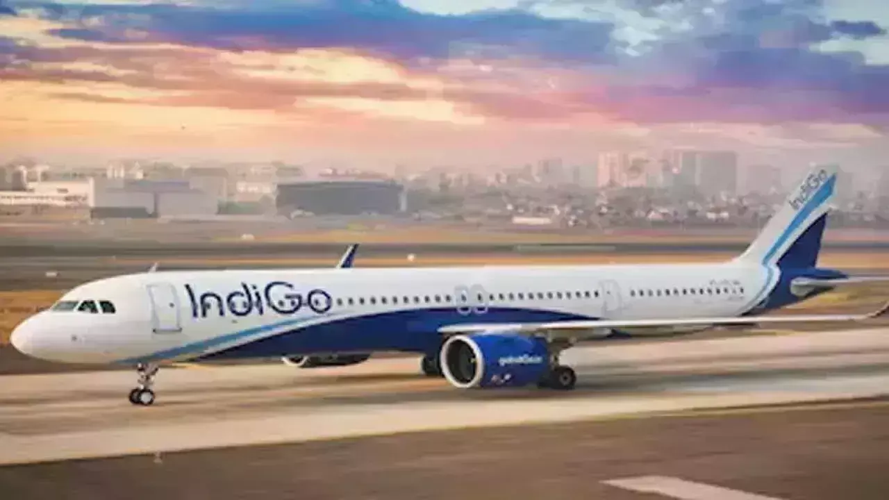 तकनीकी खराबी के चलते IndiGo विमान की हैदराबाद में आपात लैंडिंग तकनीकी खराबी के चलते IndiGo विमान की हैदराबाद में आपात लैंडिंग