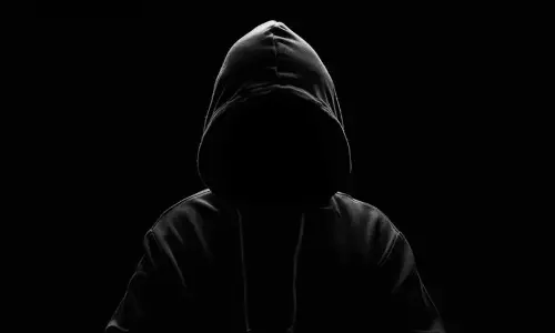 Crime: अमेरिकी मॉडल बनकर महिलाओं से अंतरंग तस्वीरें मांगने का मामला Crime: अमेरिकी मॉडल बनकर महिलाओं से अंतरंग तस्वीरें मांगने का मामला