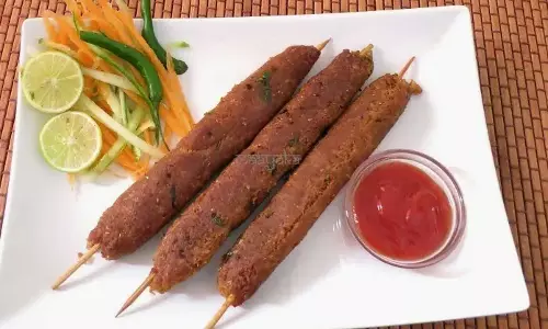 कश्मीरी मेमने के कबाब हर्ब सॉस के साथ रेसिपी कश्मीरी मेमने के कबाब हर्ब सॉस के साथ रेसिपी