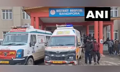 Bandipora में सेना का वाहन गहरी खाई में गिरने से दो जवानों की मौत, तीन घायल
