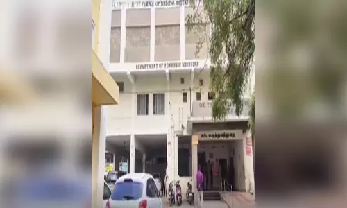 अस्पताल की नर्स ने तीसरी मंजिल से कूदकर आत्महत्या की, पुलिस जांच में जुटी अस्पताल की नर्स ने तीसरी मंजिल से कूदकर आत्महत्या की, पुलिस जांच में जुटी