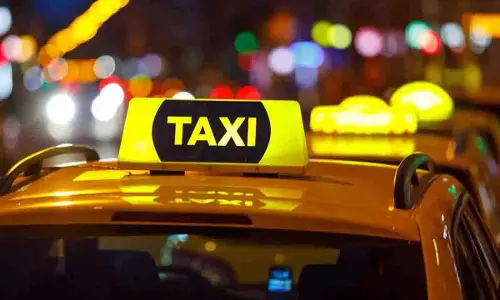 Hyderabad में कैब चालकों ने सवारी शुल्क में कटौती का विरोध किया