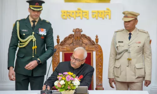 Manipur: राज्यपाल अजय कुमार भल्ला ने राज्य की सुरक्षा स्थिति की समीक्षा की Manipur: राज्यपाल अजय कुमार भल्ला ने राज्य की सुरक्षा स्थिति की समीक्षा की