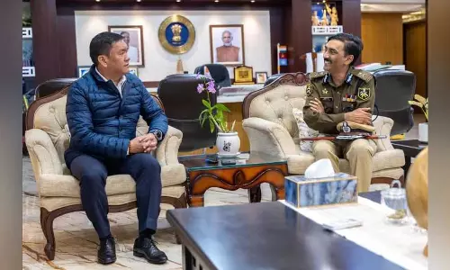 Arunachal के मुख्यमंत्री ने पूर्वोत्तर सीमांत अधिकारी के साथ प्रमुख सुरक्षा Arunachal के मुख्यमंत्री ने पूर्वोत्तर सीमांत अधिकारी के साथ प्रमुख सुरक्षा
