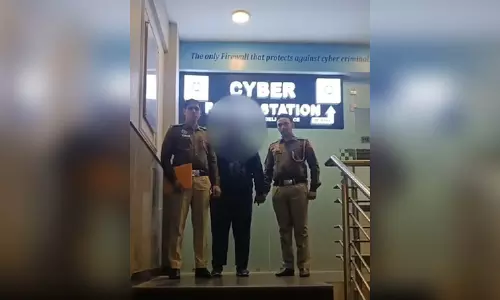 लड़कियों को ब्लैकमेल करने वाले आरोपी को पुलिस ने किया गिरफ्तार, 10-20 नहीं 500 से ज्यादा लड़कियों को फंसाया लड़कियों को ब्लैकमेल करने वाले आरोपी को पुलिस ने किया गिरफ्तार, 10-20 नहीं 500 से ज्यादा लड़कियों को फंसाया