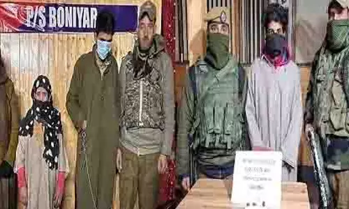 Baramulla में तीन ड्रग तस्करों सहित एक महिला गिरफ्तार