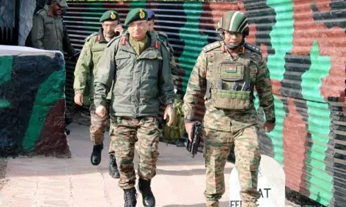 GOC ने राजौरी-पुंछ का दौरा किया, सुरक्षा-संचालन की समीक्षा की GOC ने राजौरी-पुंछ का दौरा किया, सुरक्षा-संचालन की समीक्षा की