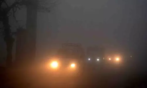 Kashmir में घना कोहरा छाया