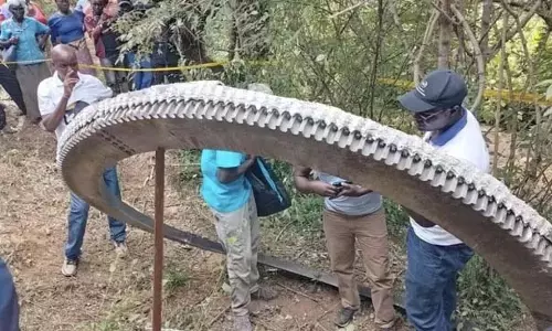 केन्या के गांव में अंतरिक्ष मलबे की दुर्घटना का कारण संभवतः बचा हुआ रॉकेट हार्डवेयर केन्या के गांव में अंतरिक्ष मलबे की दुर्घटना का कारण संभवतः बचा हुआ रॉकेट हार्डवेयर
