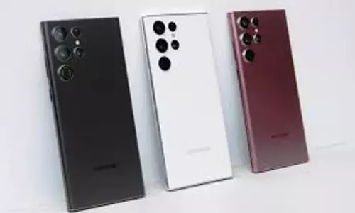 Apple से लेकर Samsung तक इन प्रीमियम फोन्स का भारतीय बाजार में बजा डंका Apple से लेकर Samsung तक इन प्रीमियम फोन्स का भारतीय बाजार में बजा डंका
