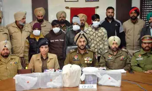 Amritsar: 2.1 किलोग्राम हेरोइन और 3 पिस्तौल के साथ 12 लोग गिरफ्तार