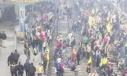 Assam : रेल नाकाबंदी करने वाले आंदोलनकारियों को कानूनी नोटिस जारी