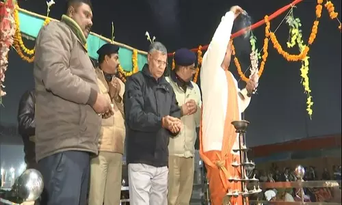 प्रयागराज: BJP के धर्मवीर प्रजापति राम घाट पर आरती में शामिल हुए