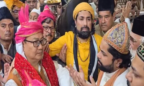 केंद्रीय मंत्री Kiren Rijiju ने ख्वाजा मोइनुद्दीन चिश्ती की दरगाह का दौरा किया