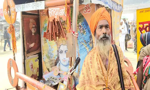 राम नाम की चाबी...: Mahakumbh मेले में 20 किलो की चाबी लेकर चलने वाले चाबी वाले बाबा सुर्खियों में राम नाम की चाबी...: Mahakumbh मेले में 20 किलो की चाबी लेकर चलने वाले चाबी वाले बाबा सुर्खियों में