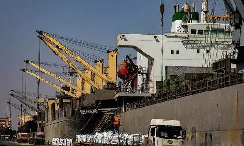 Iran: बंदरगाहों पर 170 मिलियन टन से अधिक माल ढुलाई Iran: बंदरगाहों पर 170 मिलियन टन से अधिक माल ढुलाई