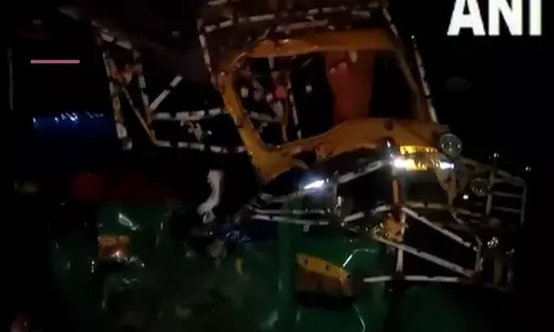 Dumka में ऑटोरिक्शा और ट्रक की टक्कर में चार लोगों की मौत